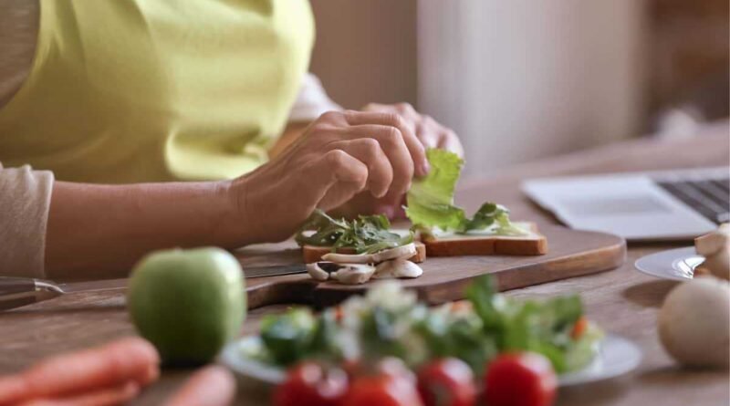 Menopoz Döneminde Beslenme Nasıl Düzenlenmelidir?