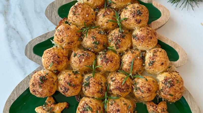 Çam Ağacı Milföy Börek Tarifi