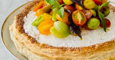 Milföylü Domatesli Peynirli Tart Tarifi