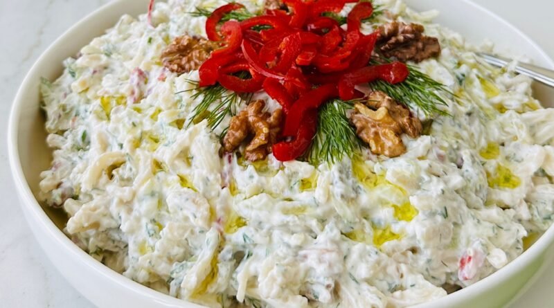 Yoğurtlu Erişte Salatası Tarifi