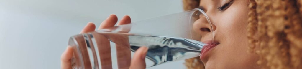 Su İçmenin Faydaları ve Günlük Tüketim Önerileri: Ne Kadar Su İçmeliyiz?
