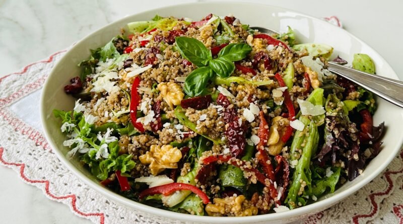 Kuru Domatesli Balzamikli Kinoa Salatası Tarifi