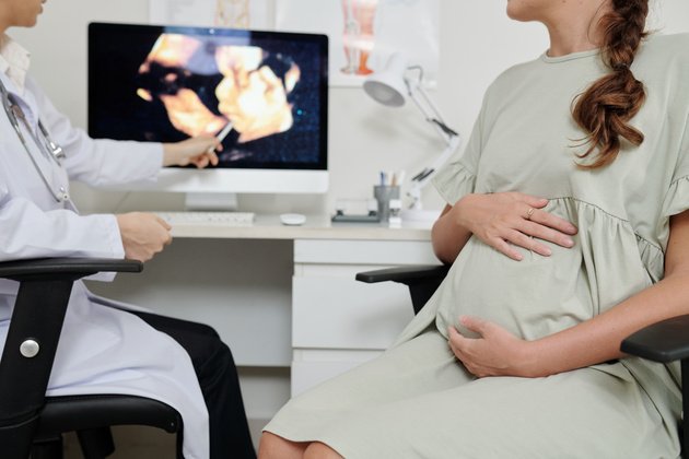 Yumurta Rezerv Düşüklüğü (AMH): Nedir, Nedenleri ve Tedavi Yöntemleri