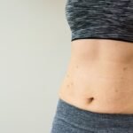 Göbek Düşmesi: Nedir, Nedenleri, Belirtileri ve Tedavi Yöntemleri