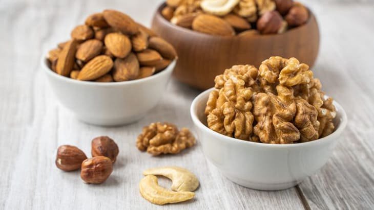 Stresi Azaltan ve Uyku Kalitesini Artıran Akşam Atıştırmalıkları: 2026 Kılavuzu